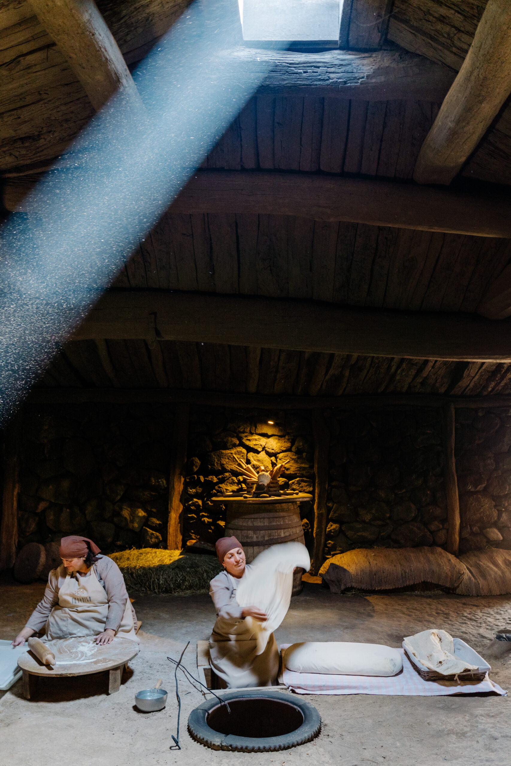 Making lavash, the country's national bread, at Tsaghkunk restaurant, honoring tradition while moderninzing Armenian cuisine (Gohar Gareginyan und Anna Yesayan)